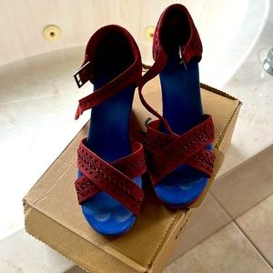 Toms wedges. Burgundy size 7